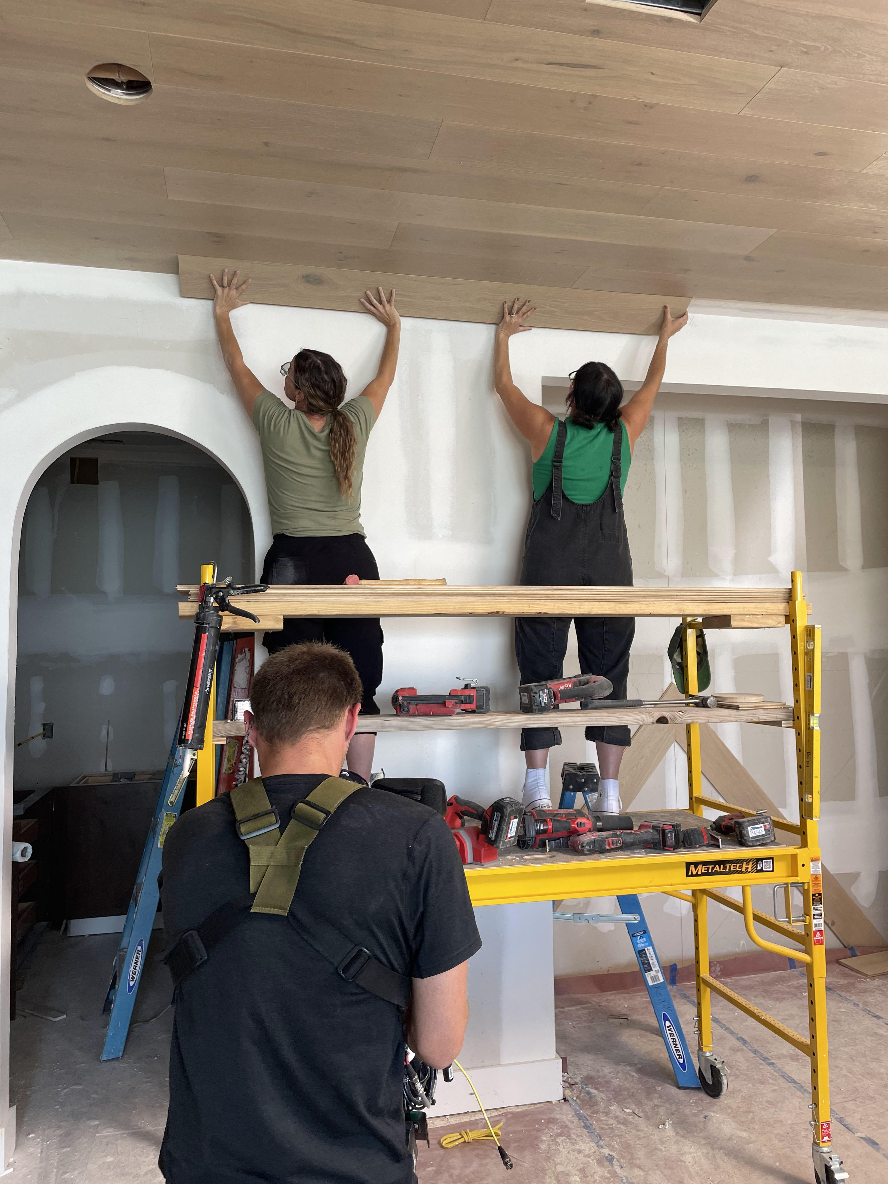 Installing Laguna 7.5 floor planks over the kitchen ceiling